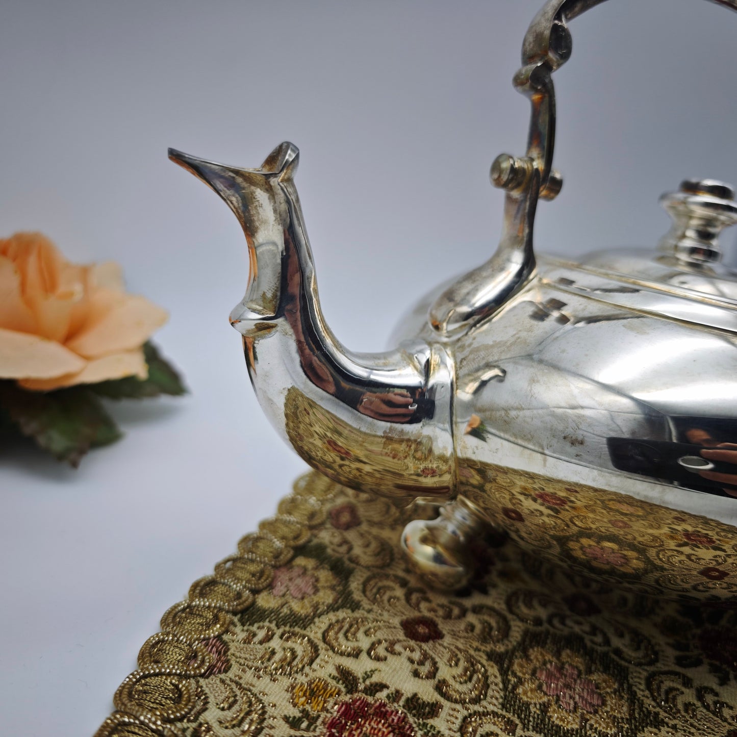 Théière Royal Ascot plaquée argent 22 cm Manchester design trépied vintage élégant théière en argent teatime