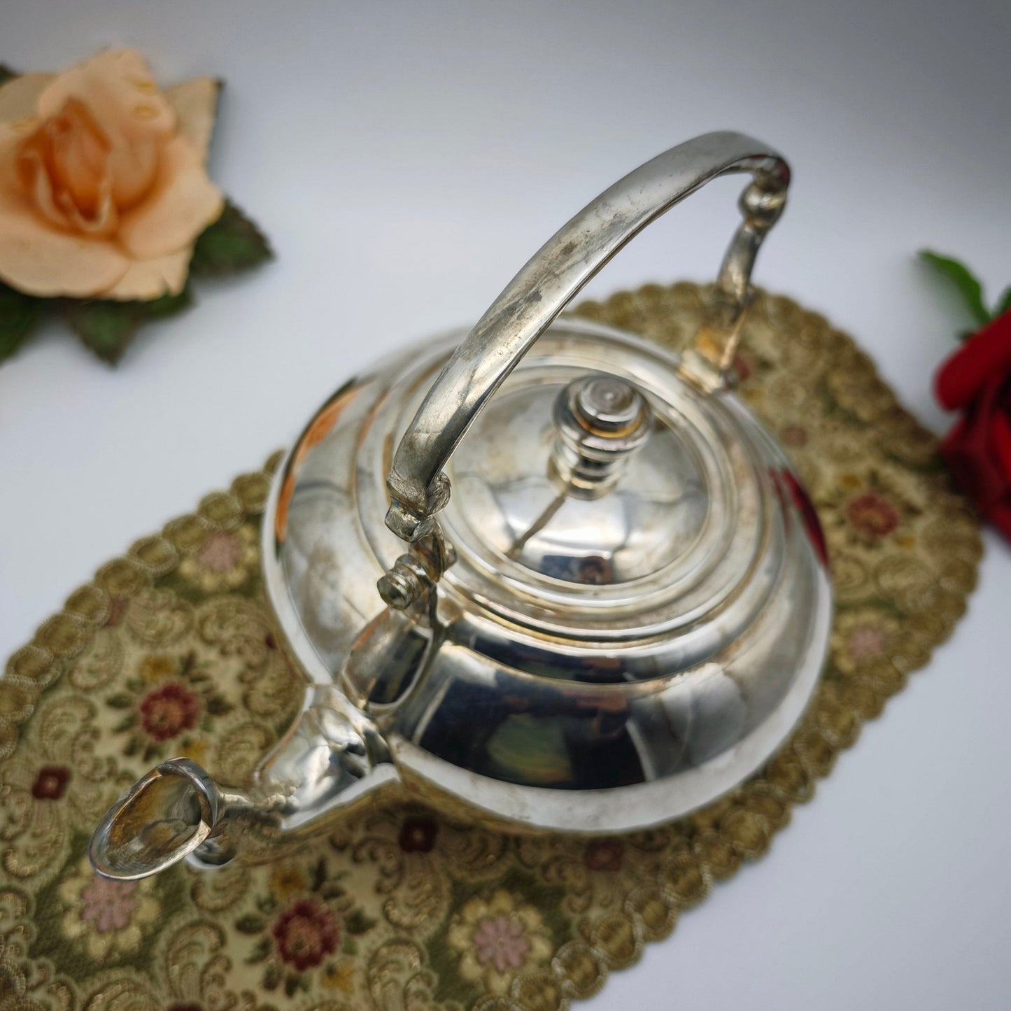 Théière Royal Ascot plaquée argent 22 cm Manchester design trépied vintage élégant théière en argent teatime