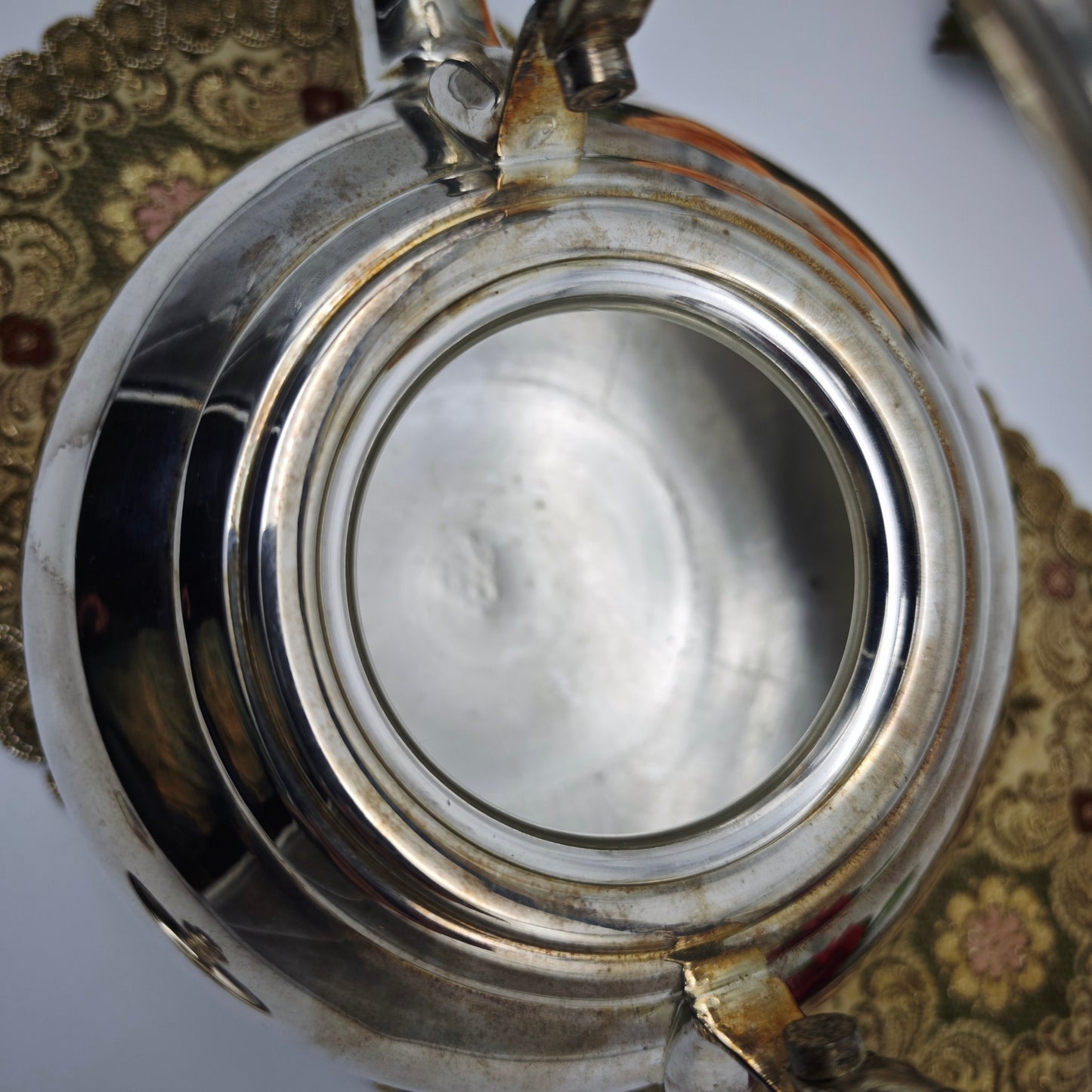 Théière Royal Ascot plaquée argent 22 cm Manchester design trépied vintage élégant théière en argent teatime