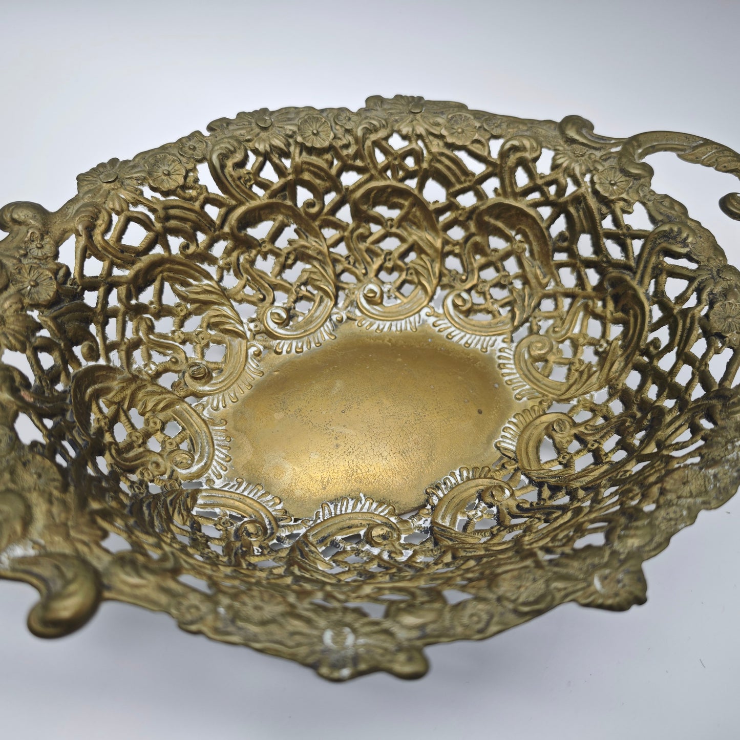 Fruit bowl bowl brass breakthrough solid vintage Hollywood Regency fruit basket baroque confectionery oval gold offering bowl key holder flowers