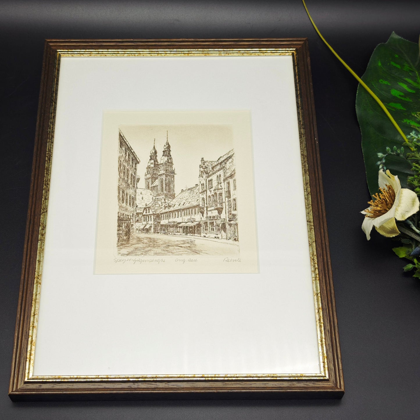 Radierung Speyer Gilgenstraße signiert gerahmt Wandbild Souvenir St. Joseph Kirche Rheinland-Pfalz