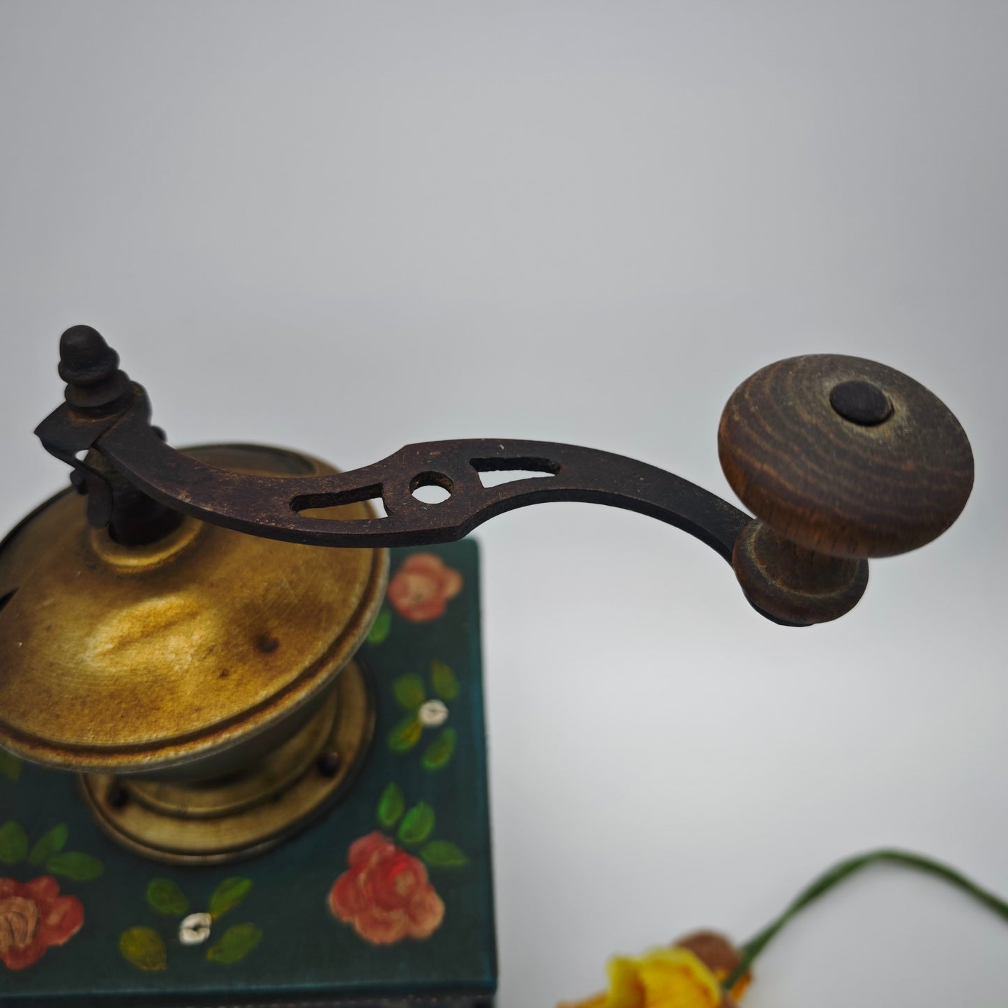 Coffee grinder vintage peasant painting crank manual hand mill decoration country house kitchen