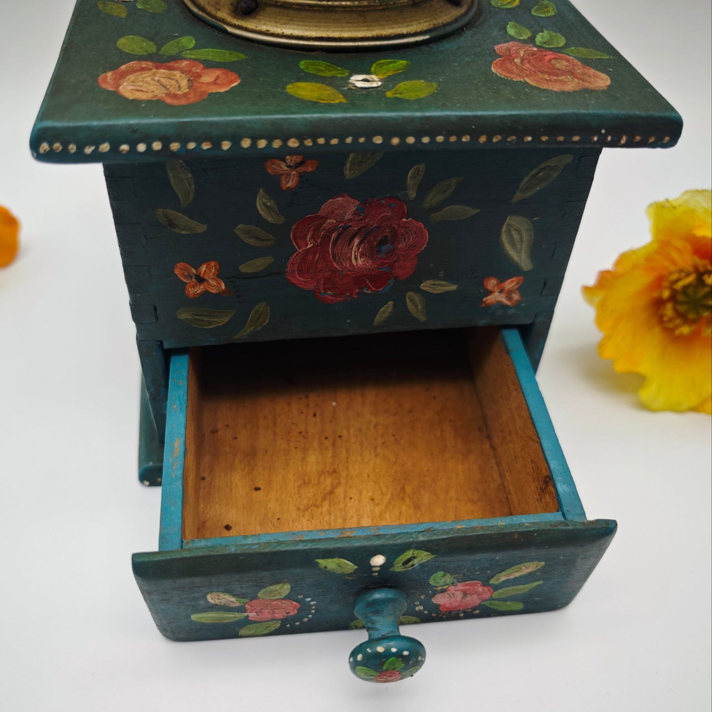 Coffee grinder vintage peasant painting crank manual hand mill decoration country house kitchen