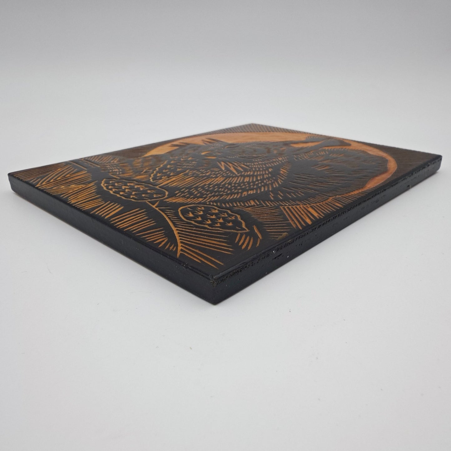 Holzbild Eichhörnchen handgeschnitzt Wandbild lackiert schwarz midcentury Wandbehang