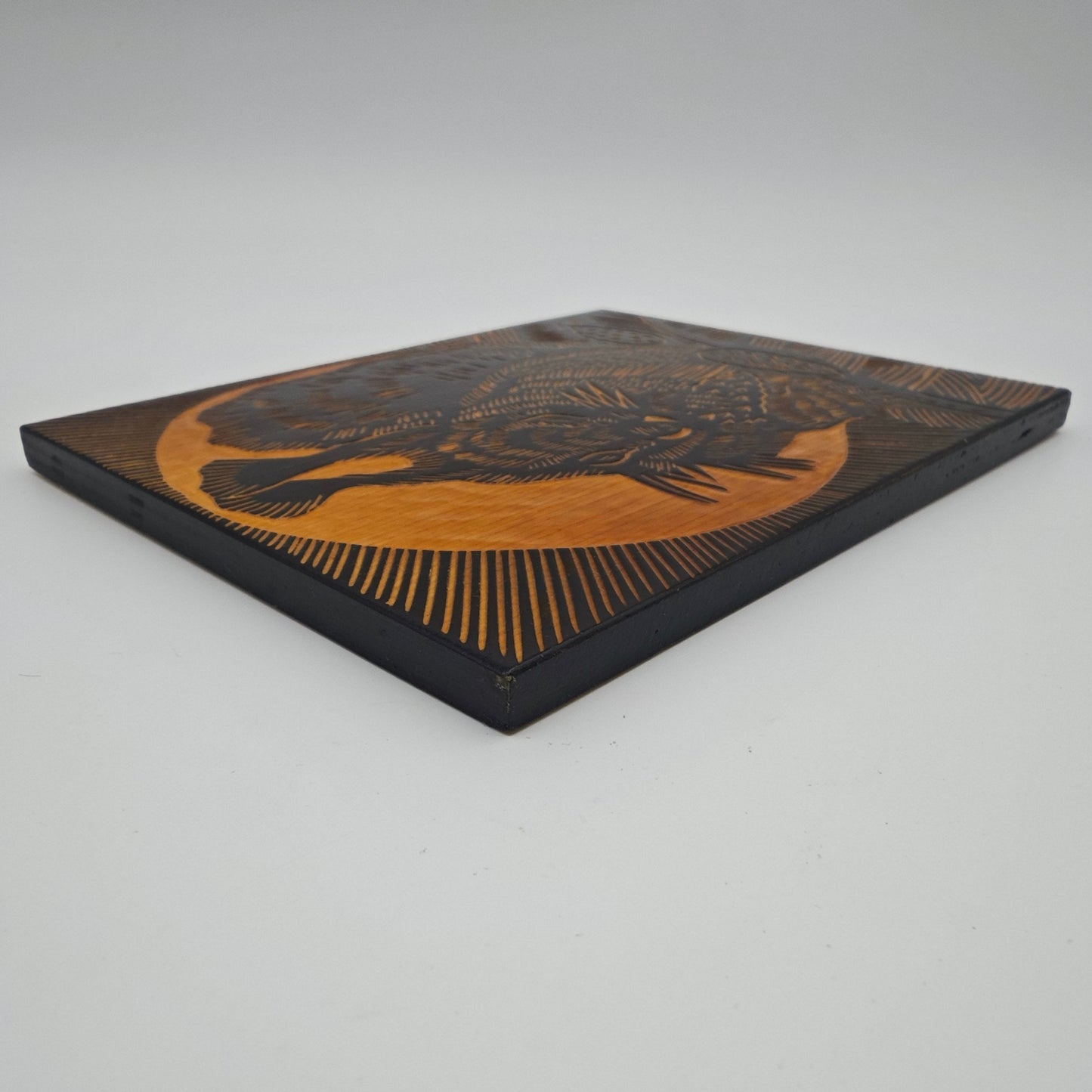 Holzbild Eichhörnchen handgeschnitzt Wandbild lackiert schwarz midcentury Wandbehang
