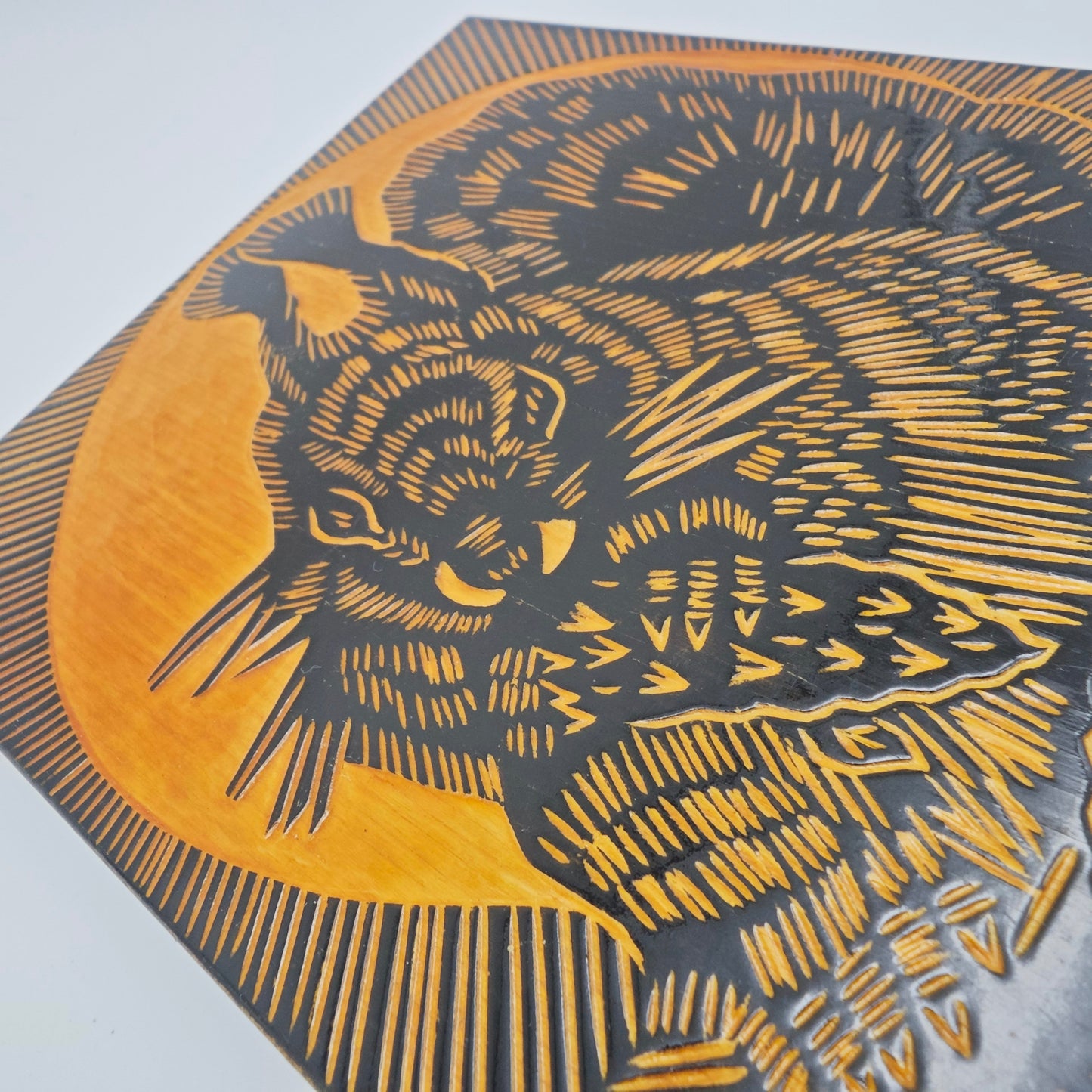 Holzbild Eichhörnchen handgeschnitzt Wandbild lackiert schwarz midcentury Wandbehang