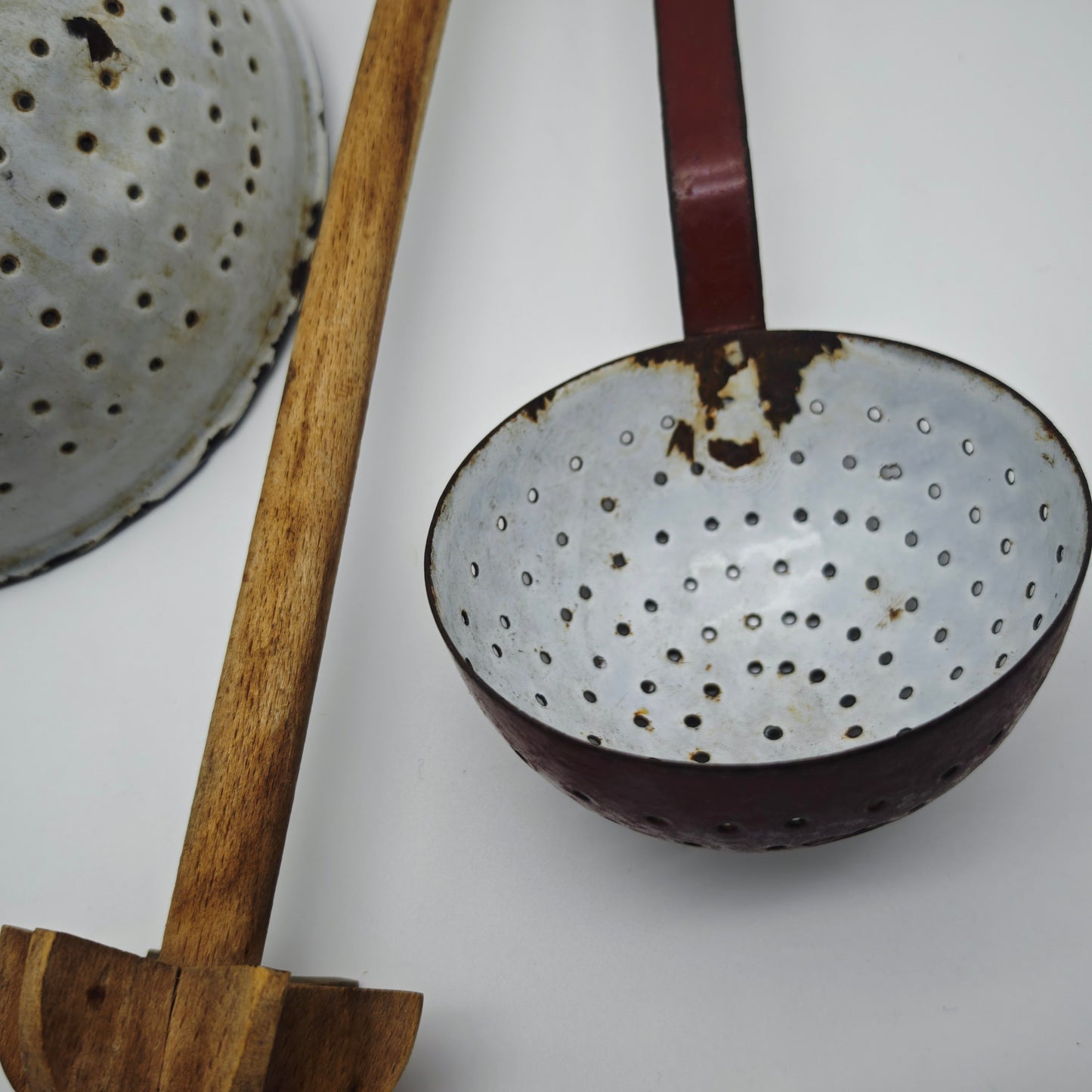 3x antique kitchen utensils sieve skimmer whisk enamel wood vintage country kitchen decoration set nostalgic kitchen appliances