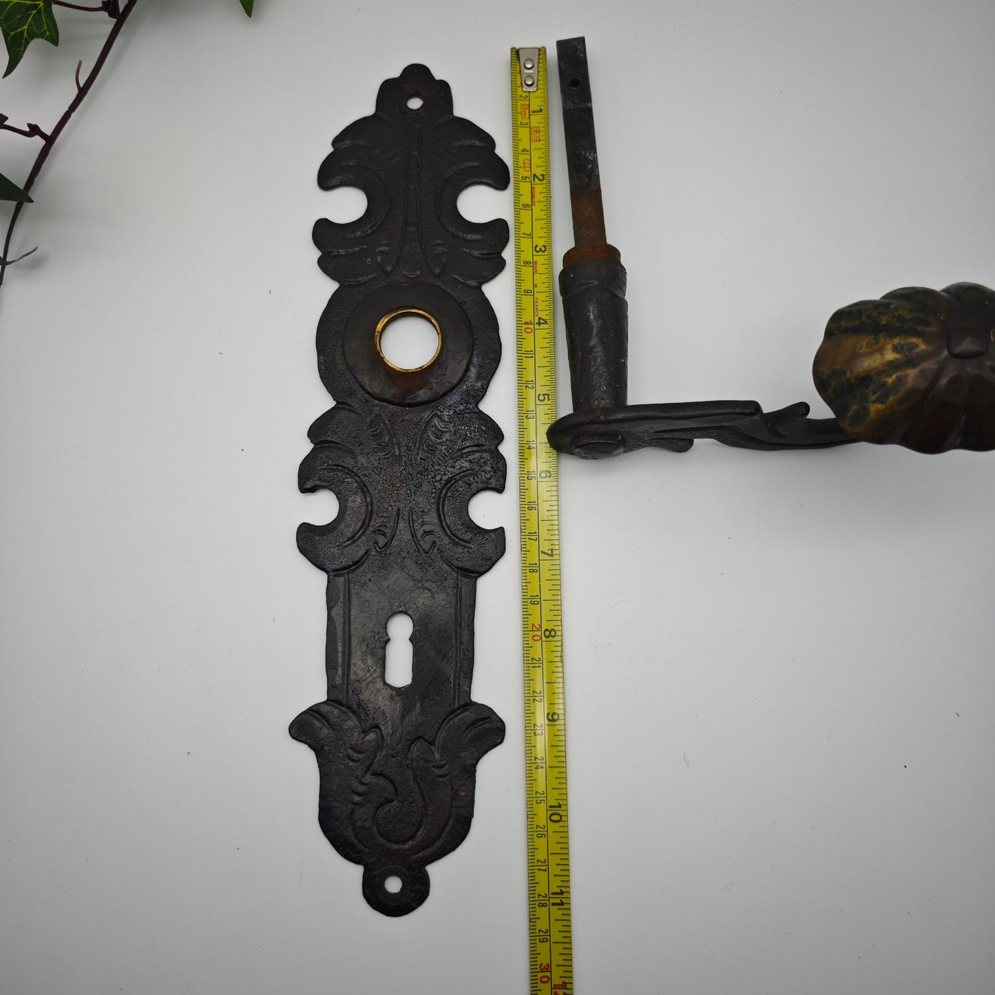 Poignée de porte antique, ensemble de poignées de porte, porte d'entrée, longue plaque, fer forgé, matériaux de construction antiques, période wilhelminienne, Biedermeier
