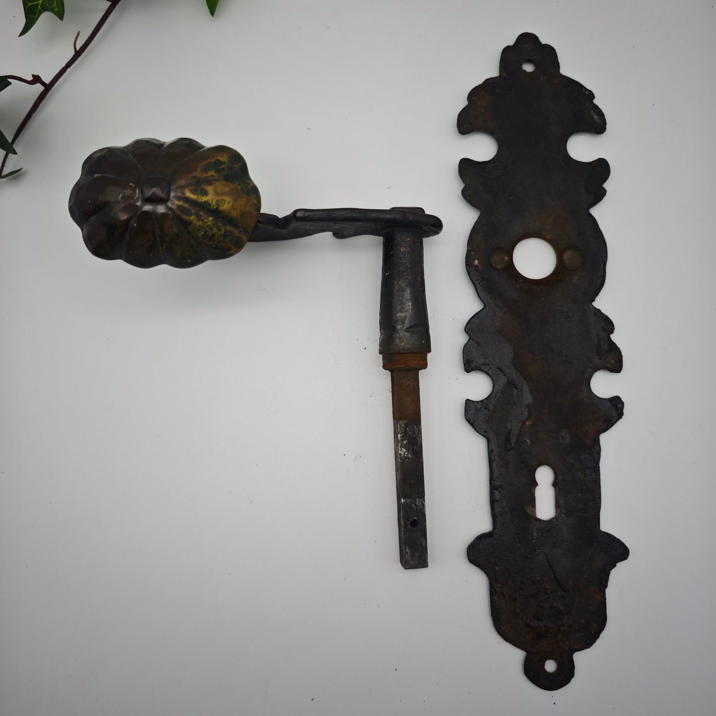 Poignée de porte antique, ensemble de poignées de porte, porte d'entrée, longue plaque, fer forgé, matériaux de construction antiques, période wilhelminienne, Biedermeier