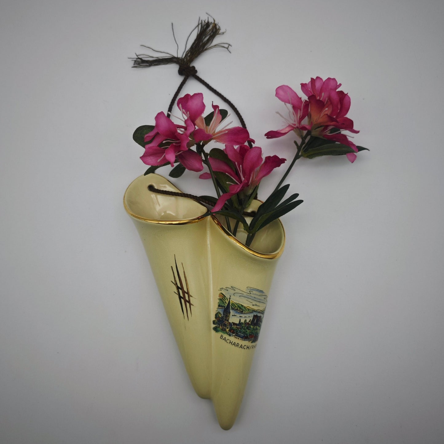 Wandvase Keramik Bacharach / Rhein beige Goldrand Souvenir West Germany Souvenir Andenken
