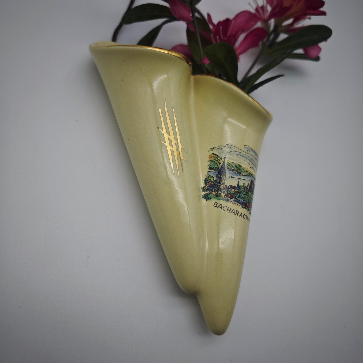 Wandvase Keramik Bacharach / Rhein beige Goldrand Souvenir West Germany Souvenir Andenken
