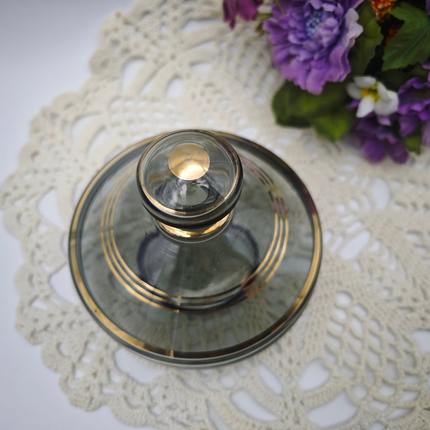 Deckeldose Glas Goldrand grau Mid Century Schmuckdose Zuckerdose Rauchglas Vanity