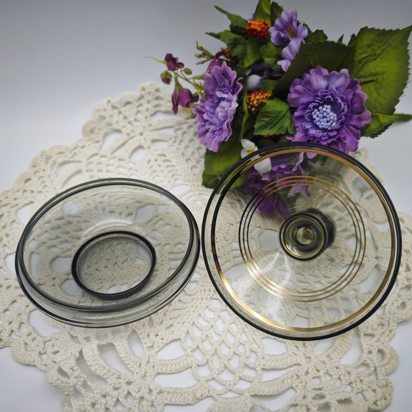 Deckeldose Glas Goldrand grau Mid Century Schmuckdose Zuckerdose Rauchglas Vanity