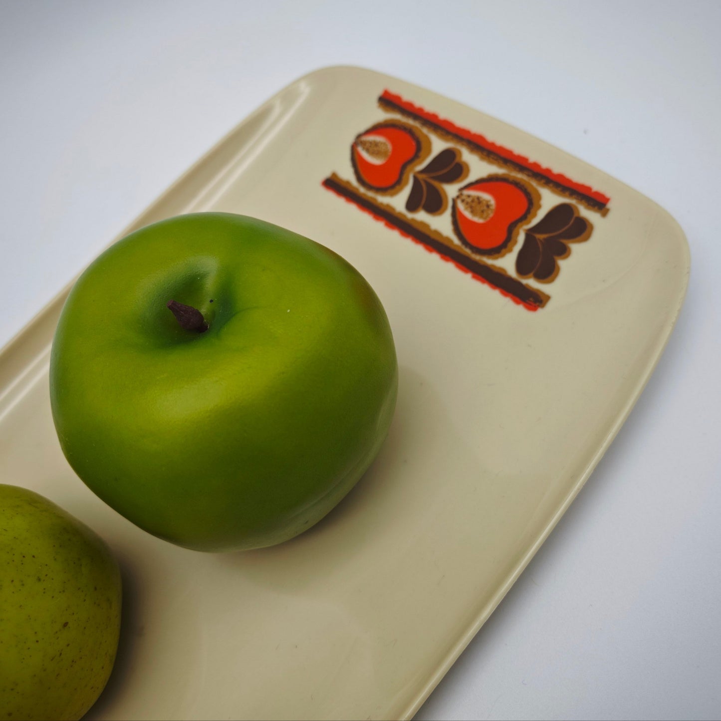 Servierplatte Kunststoff beige 70er Blumenmuster kalte Platte Retro Buffet Snacktablett Mid Century Deko 31 cm vintage