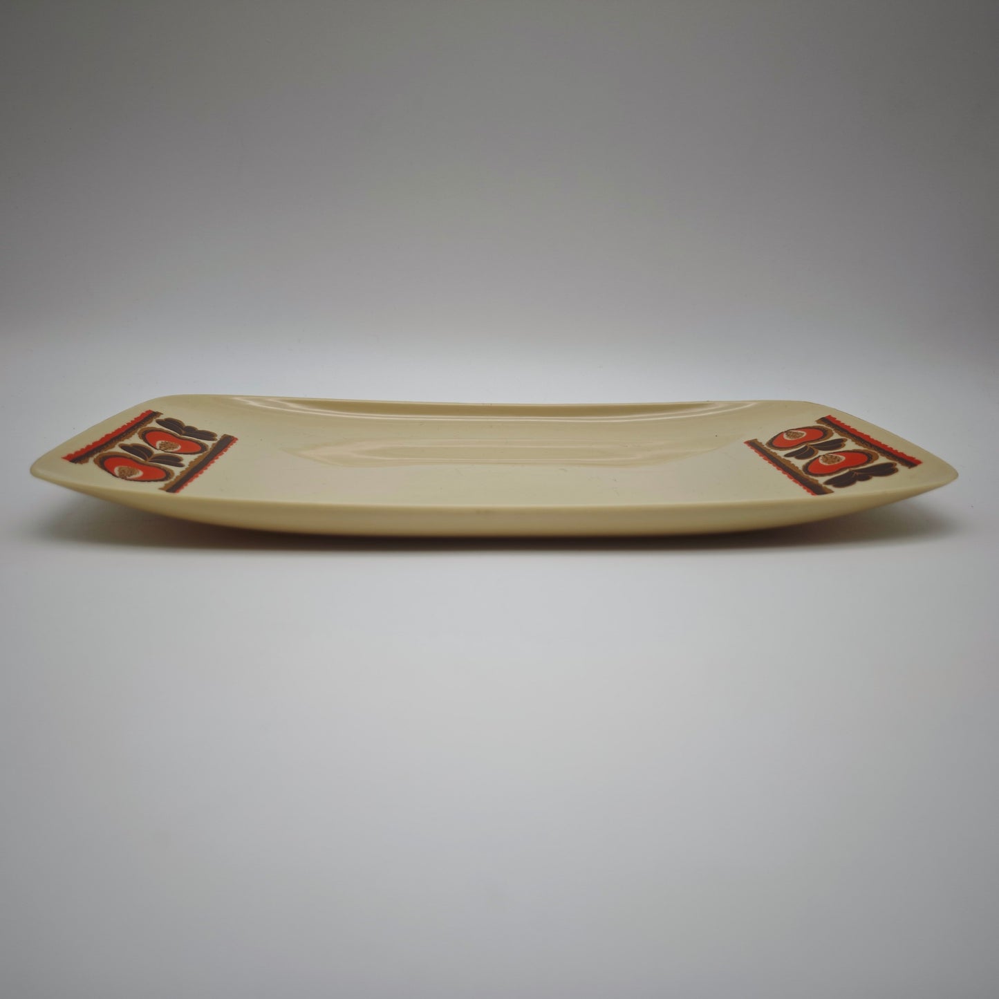 Servierplatte Kunststoff beige 70er Blumenmuster kalte Platte Retro Buffet Snacktablett Mid Century Deko 31 cm vintage