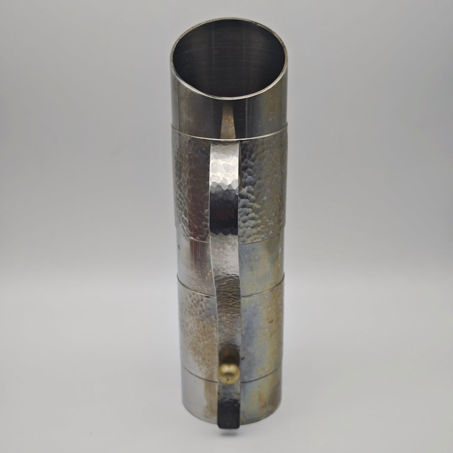 Vintage Edelstahl Vase mit Hammerschlag Muster und geschwungenem Henkel 27 cm Metallkrug Designobjekt Industrial Deko Metall