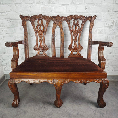 Puppenbank Jugendstil Holz handgeschnitzt mit braunem Samtpolster Antik Möbel Miniatur Handarbeit