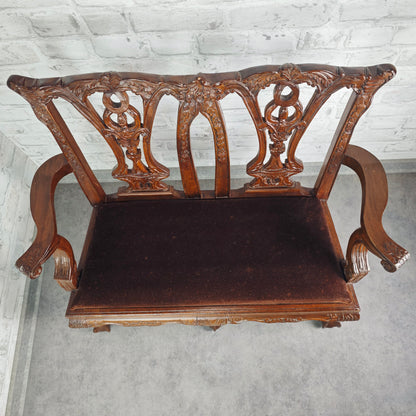 Puppenbank Jugendstil Holz handgeschnitzt mit braunem Samtpolster Antik Möbel Miniatur Handarbeit