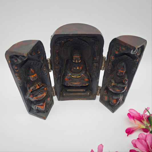 Buddhistisches Reise-Triptychon Tibet Barkhor Buddha Bodhisattvas Reisealtar Lhasa Jokhang handgeschnitzt Hausaltar Buddhismus