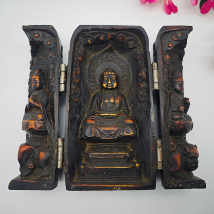 Buddhistisches Reise-Triptychon Tibet Barkhor Buddha Bodhisattvas Reisealtar Lhasa Jokhang handgeschnitzt Hausaltar Buddhismus