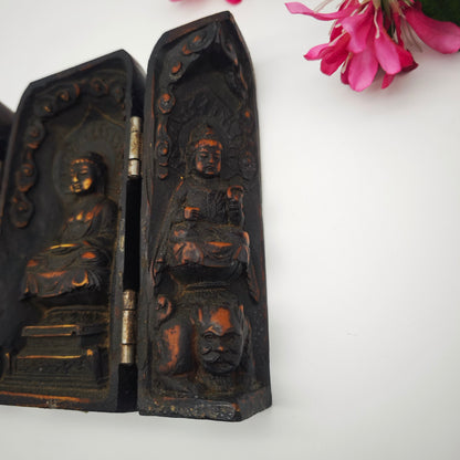 Buddhistisches Reise-Triptychon Tibet Barkhor Buddha Bodhisattvas Reisealtar Lhasa Jokhang handgeschnitzt Hausaltar Buddhismus