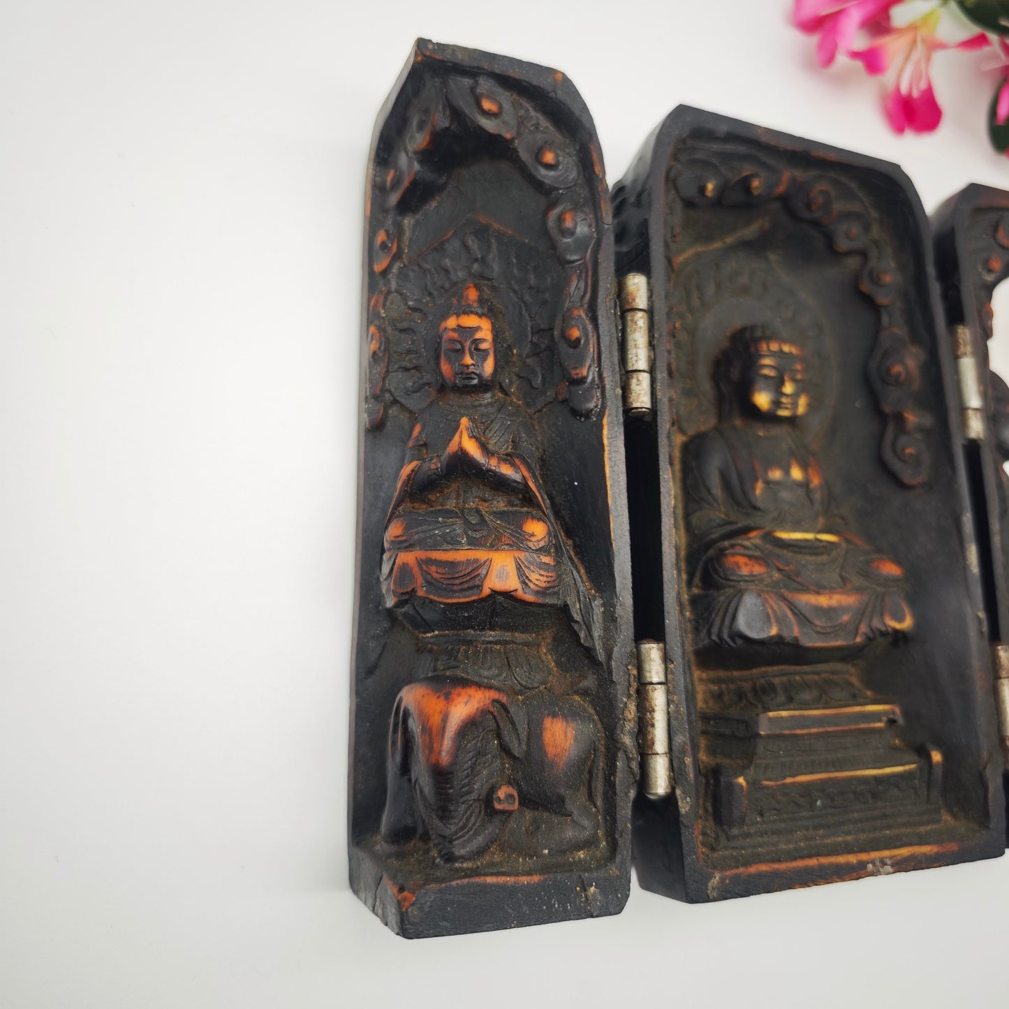 Buddhistisches Reise-Triptychon Tibet Barkhor Buddha Bodhisattvas Reisealtar Lhasa Jokhang handgeschnitzt Hausaltar Buddhismus