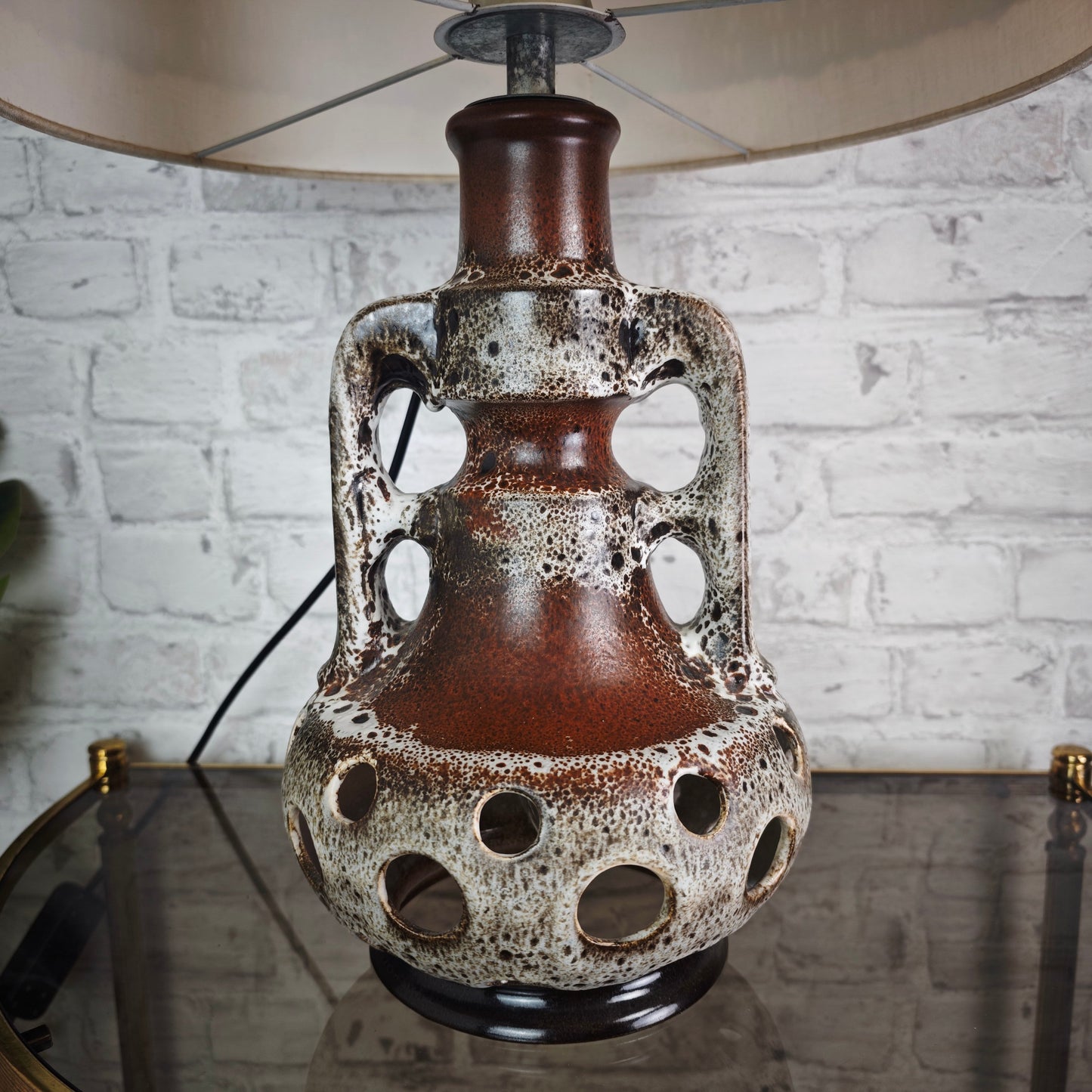 Fat Lava Lampe Tischlampe Beistelltisch Mid Century Keramik West German pottery beige braun Stoffschirm Bordüre midcentury 60ies 70s Boho