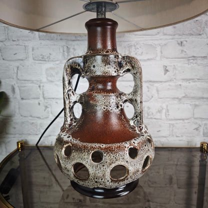 Fat Lava Lampe Tischlampe Beistelltisch Mid Century Keramik West German pottery beige braun Stoffschirm Bordüre midcentury 60ies 70s Boho