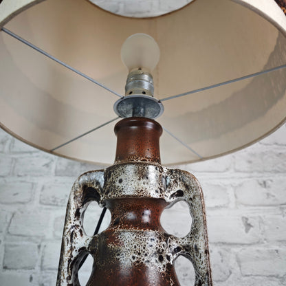 Fat Lava Lampe Tischlampe Beistelltisch Mid Century Keramik West German pottery beige braun Stoffschirm Bordüre midcentury 60ies 70s Boho
