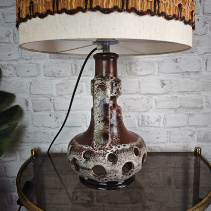 Fat Lava Lampe Tischlampe Beistelltisch Mid Century Keramik West German pottery beige braun Stoffschirm Bordüre midcentury 60ies 70s Boho