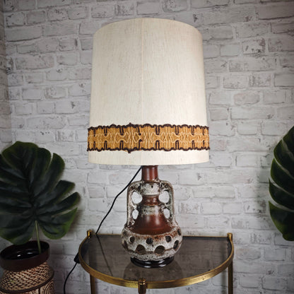 Fat Lava Lampe Tischlampe Beistelltisch Mid Century Keramik West German pottery beige braun Stoffschirm Bordüre midcentury 60ies 70s Boho
