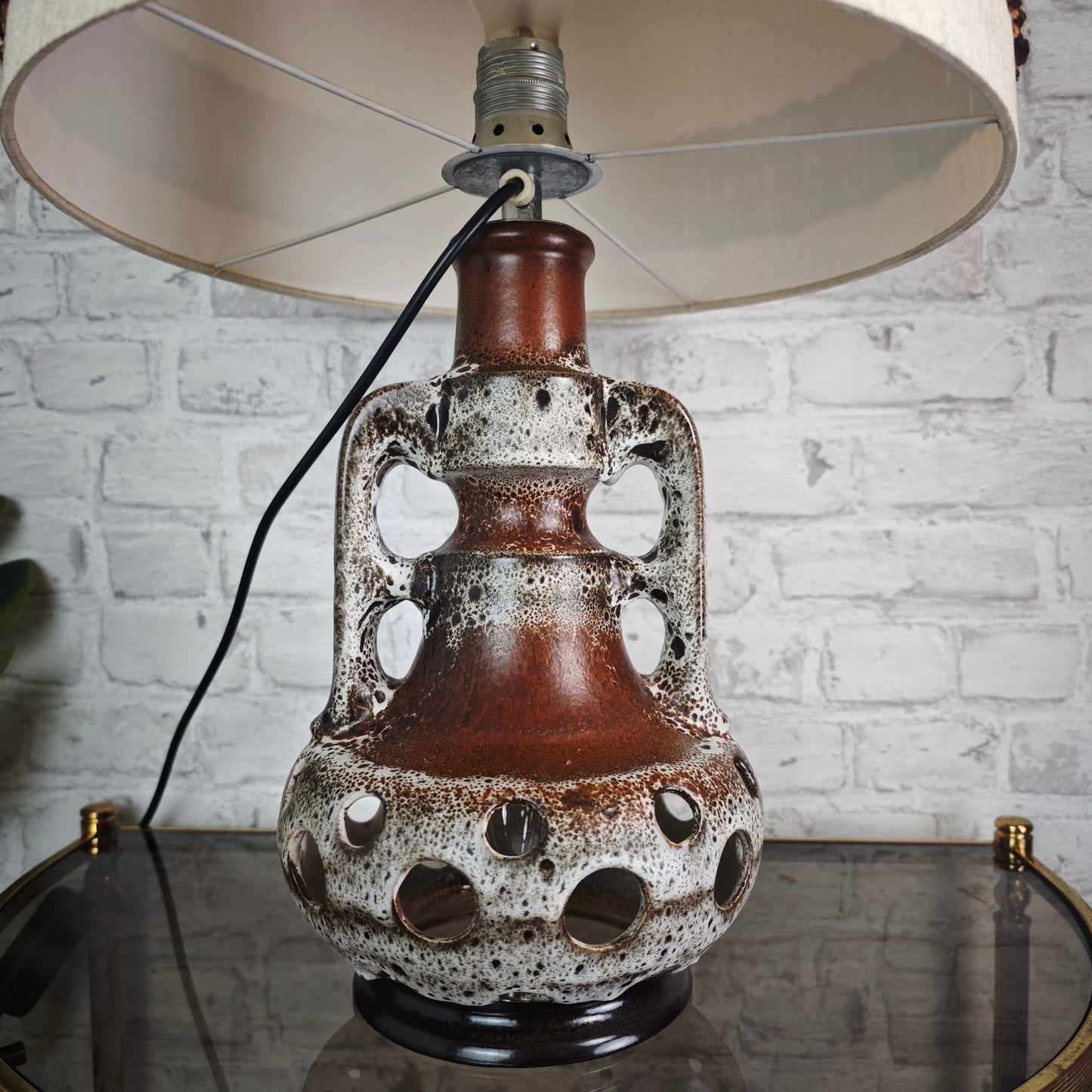Fat Lava Lampe Tischlampe Beistelltisch Mid Century Keramik West German pottery beige braun Stoffschirm Bordüre midcentury 60ies 70s Boho