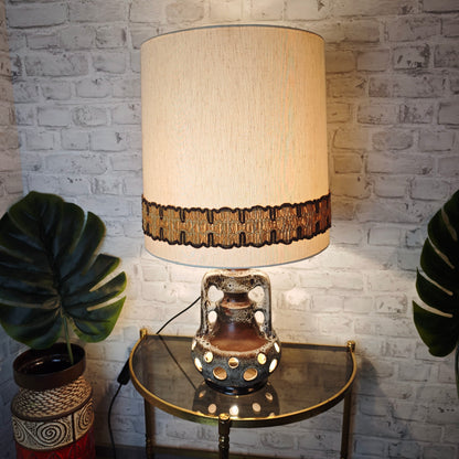 Fat Lava Lampe Tischlampe Beistelltisch Mid Century Keramik West German pottery beige braun Stoffschirm Bordüre midcentury 60ies 70s Boho