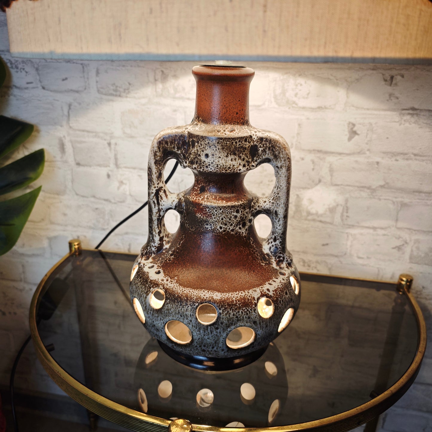 Fat Lava Lampe Tischlampe Beistelltisch Mid Century Keramik West German pottery beige braun Stoffschirm Bordüre midcentury 60ies 70s Boho