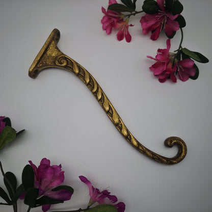 Messing Wandhaken mit Blätterranke geschwungener Kleiderhaken Vintage Garderobe 22 cm tief Jugendstil