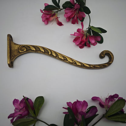Messing Wandhaken mit Blätterranke geschwungener Kleiderhaken Vintage Garderobe 22 cm tief Jugendstil