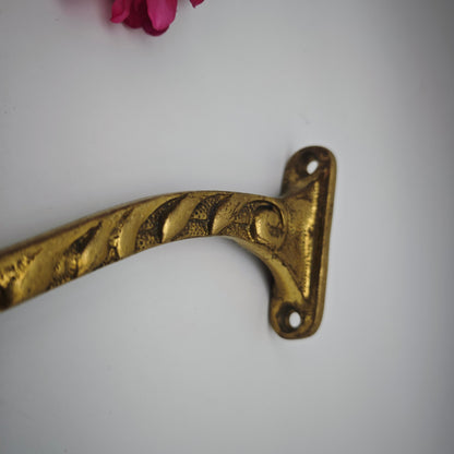Messing Wandhaken mit Blätterranke geschwungener Kleiderhaken Vintage Garderobe 22 cm tief Jugendstil