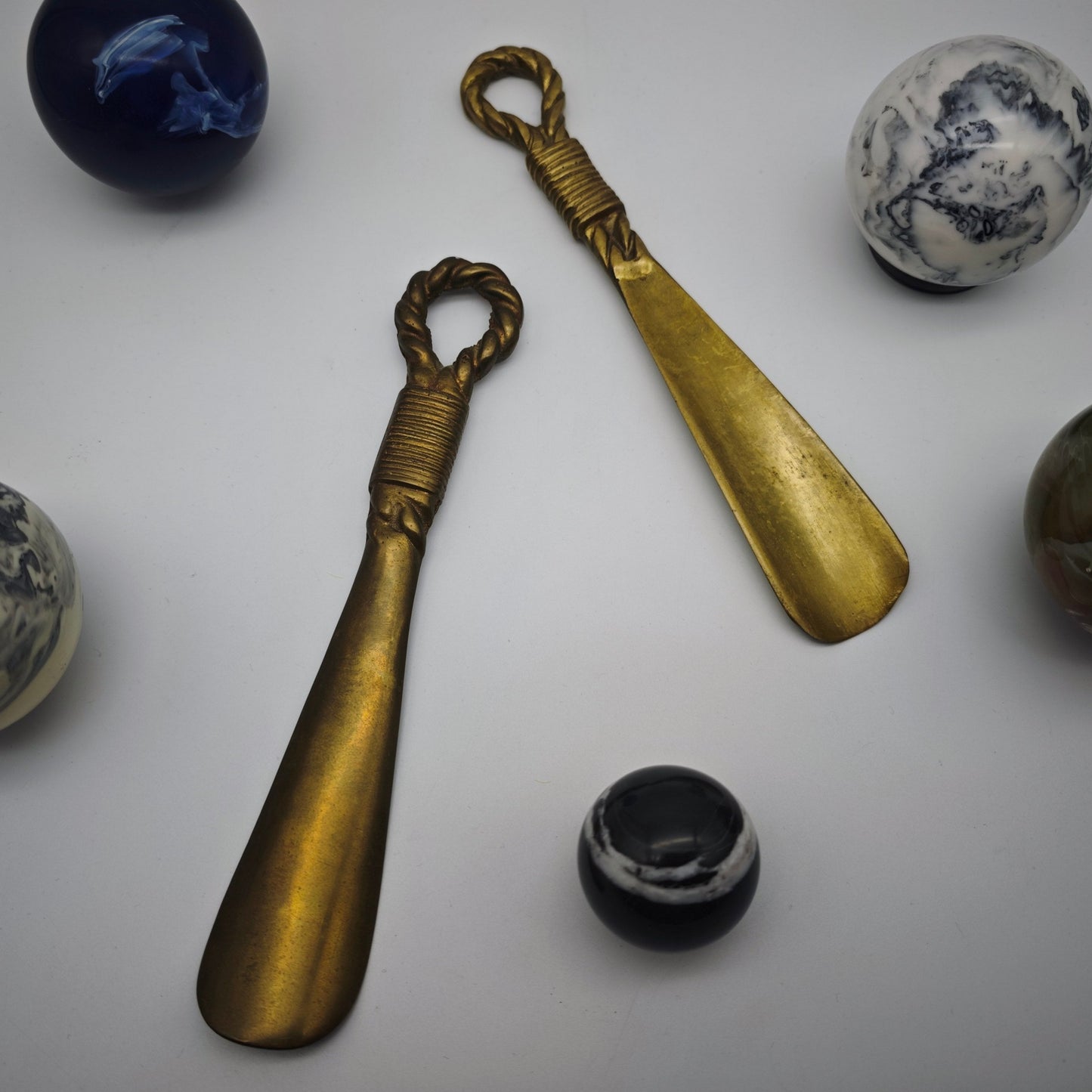 Schuhlöffel Messing vintage Knoten Mid Century Aufhängung Hollywood Regency