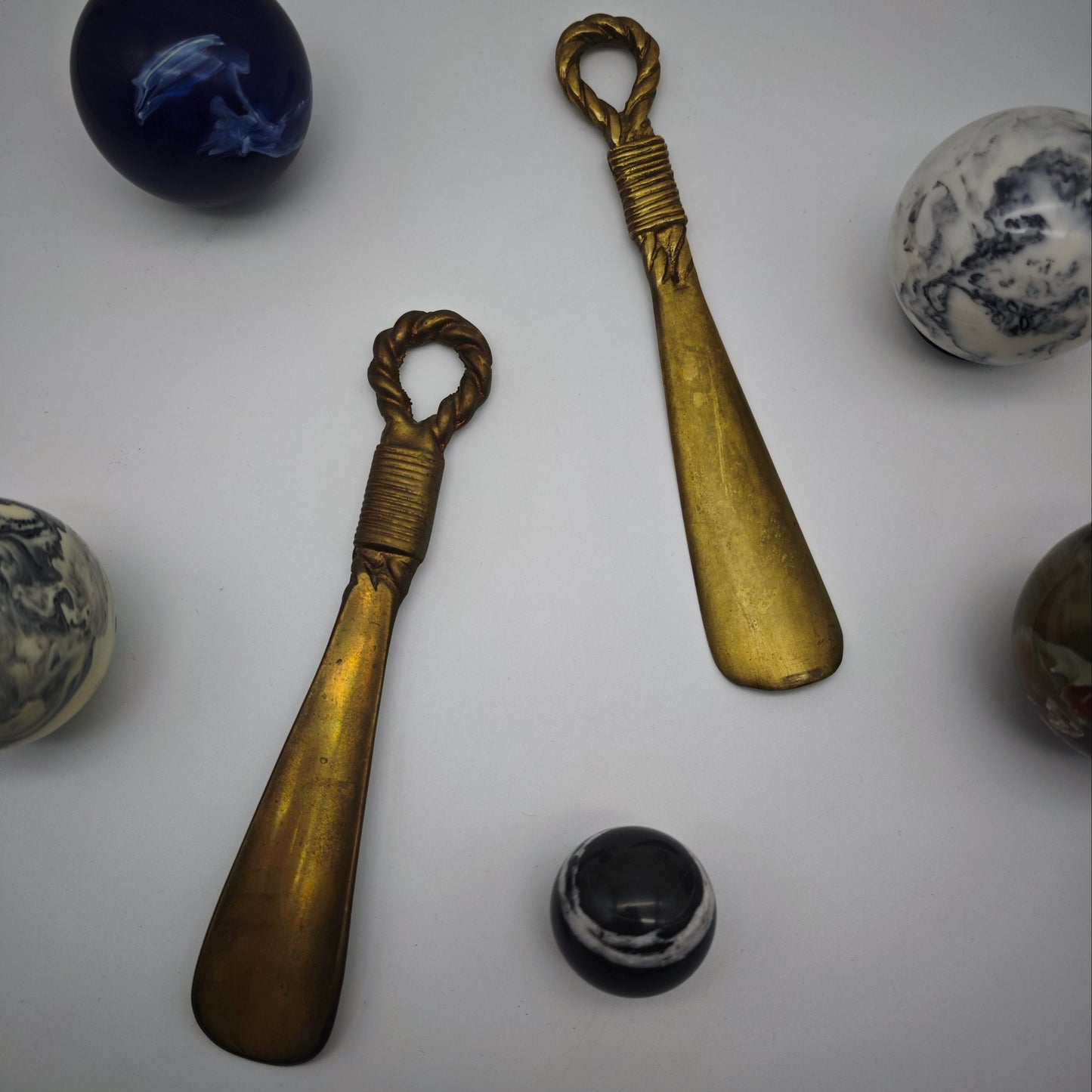 Schuhlöffel Messing vintage Knoten Mid Century Aufhängung Hollywood Regency