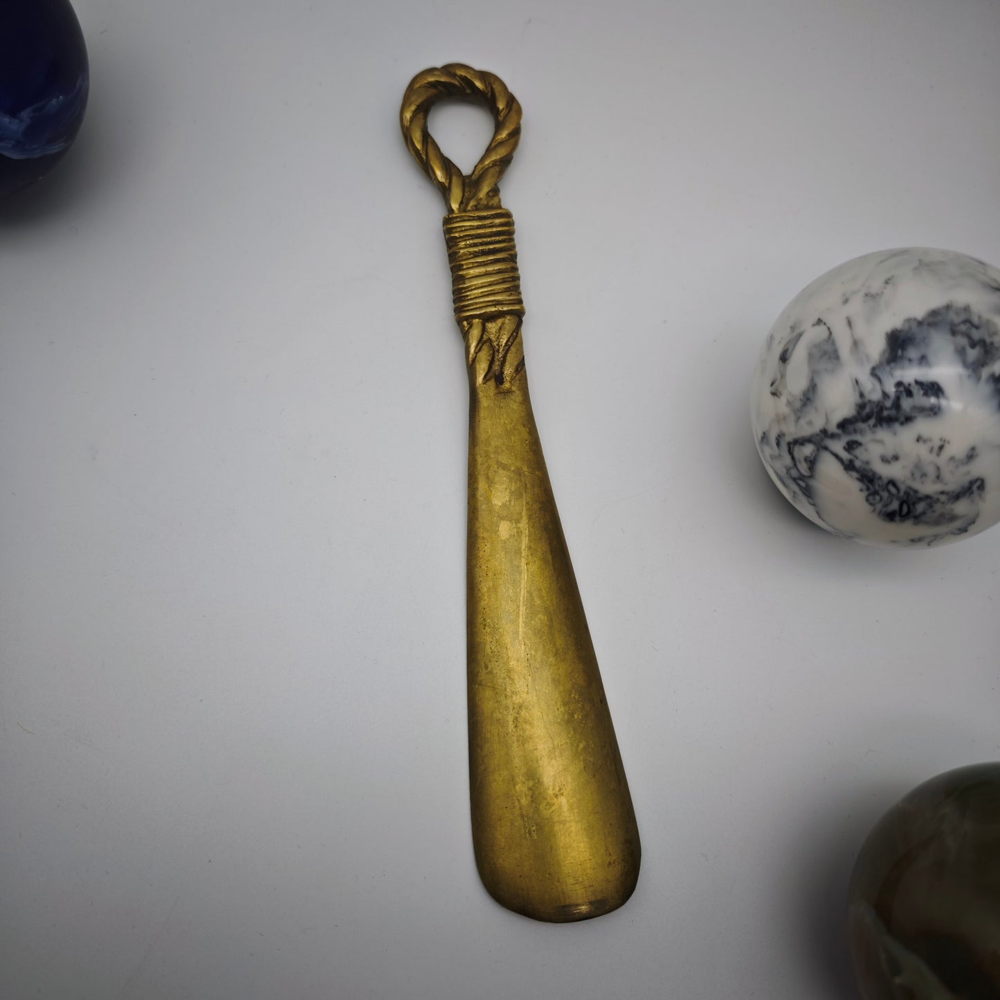 Schuhlöffel Messing vintage Knoten Mid Century Aufhängung Hollywood Regency