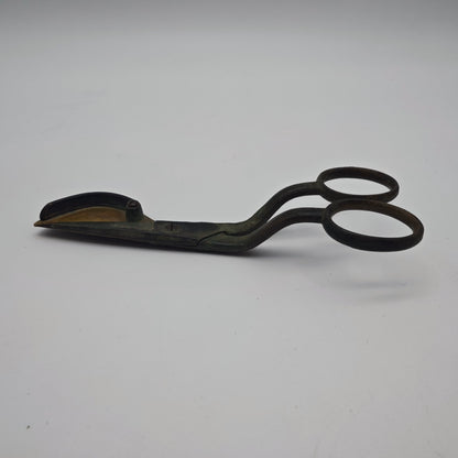 Antike Dochtschere aus Messing Kerzenschere 15 cm mit Patina 19. Jhdt Stil