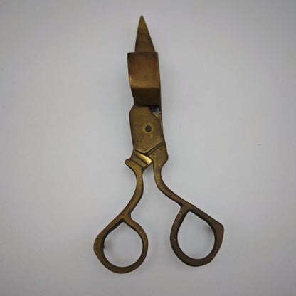 Antike Dochtschere aus Messing Kerzenschere 15 cm mit Patina 19. Jhdt Stil