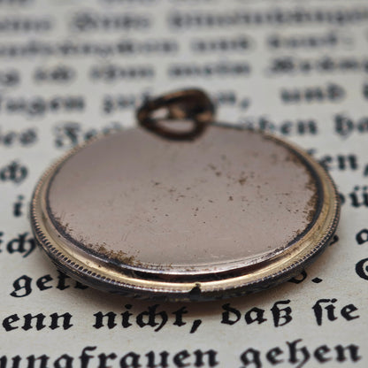 Antikes Medaillon Anhänger vergoldet Jugendstil mit rotem Stein um 1900