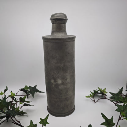 Antike Zinn Thermoskanne 1908 Schraubverschluss Jugendstil graviert J B 33 cm