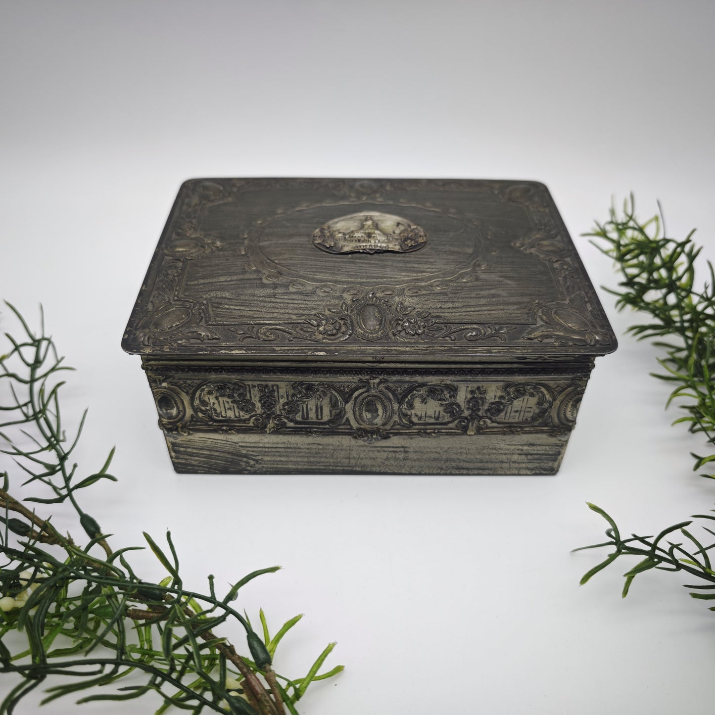 Metalldose Brasso Schatulle Souvenir Schmuckkasten mit Rosen Ornamente Vintage