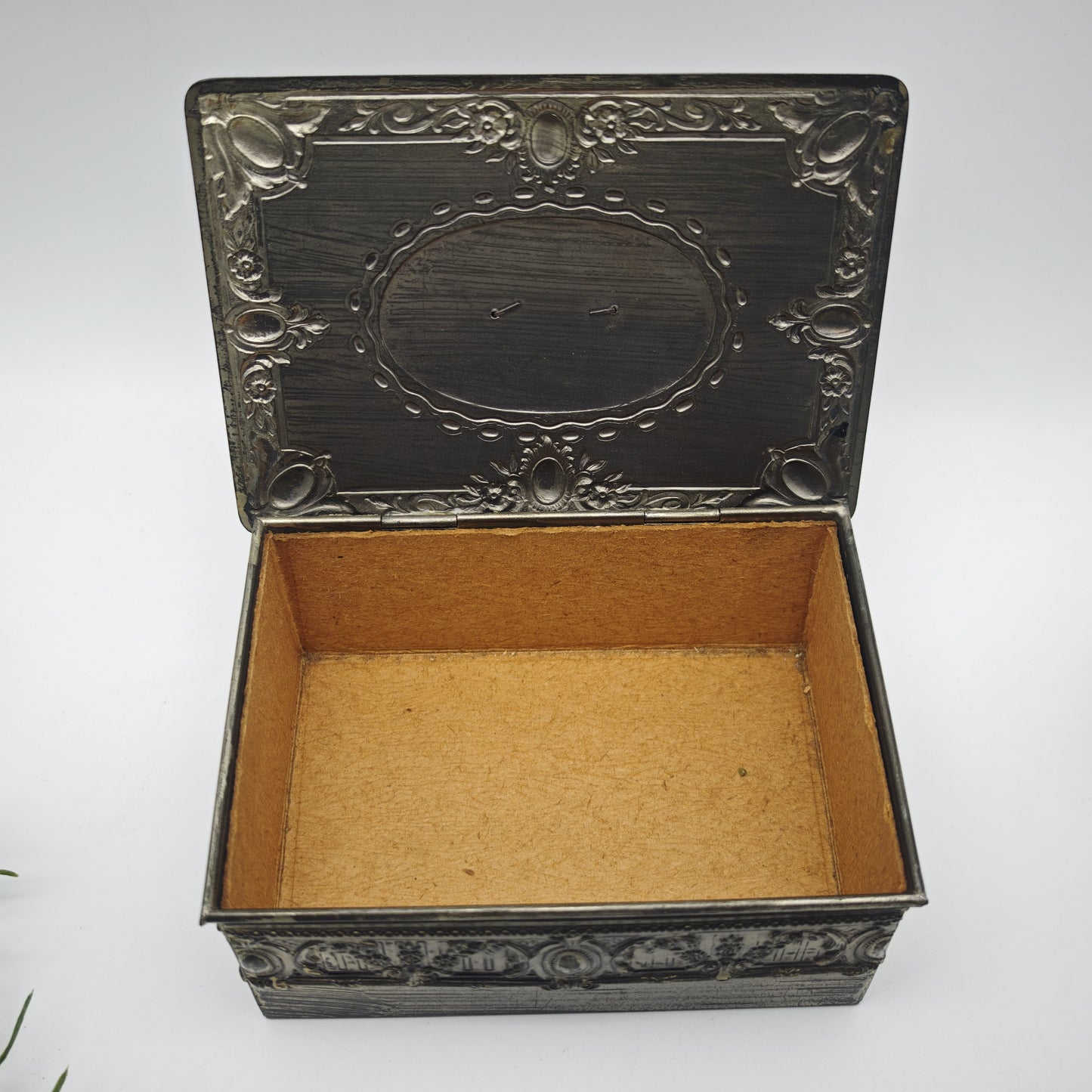 Metalldose Brasso Schatulle Souvenir Schmuckkasten mit Rosen Ornamente Vintage
