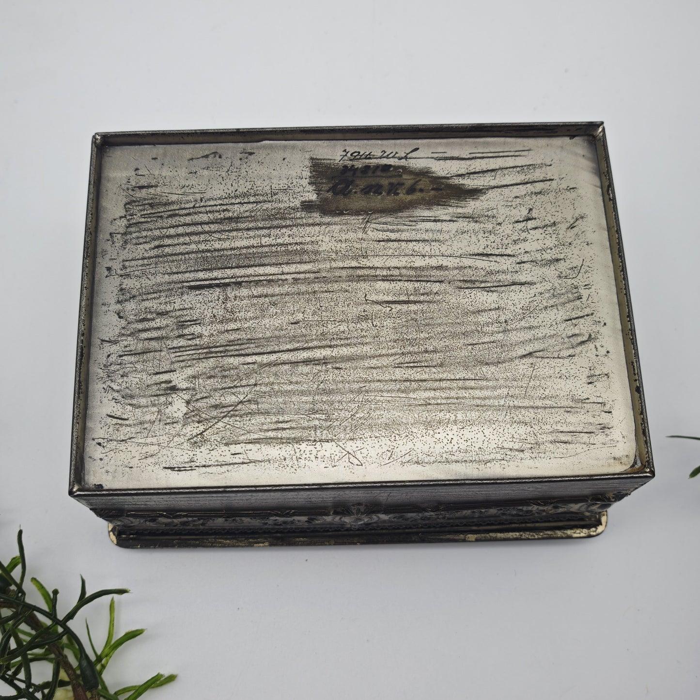 Metalldose Brasso Schatulle Souvenir Schmuckkasten mit Rosen Ornamente Vintage