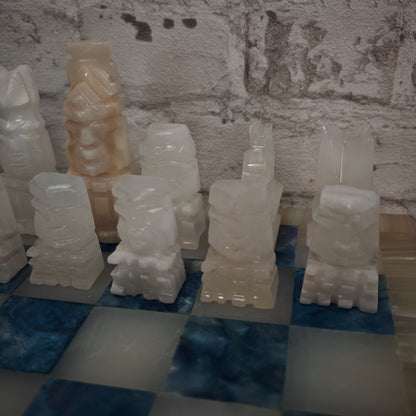 Vintage Schachspiel handgeschnitzt Tiki Figuren blau weiß Stein Onyx Alabaster 38 cm Brett