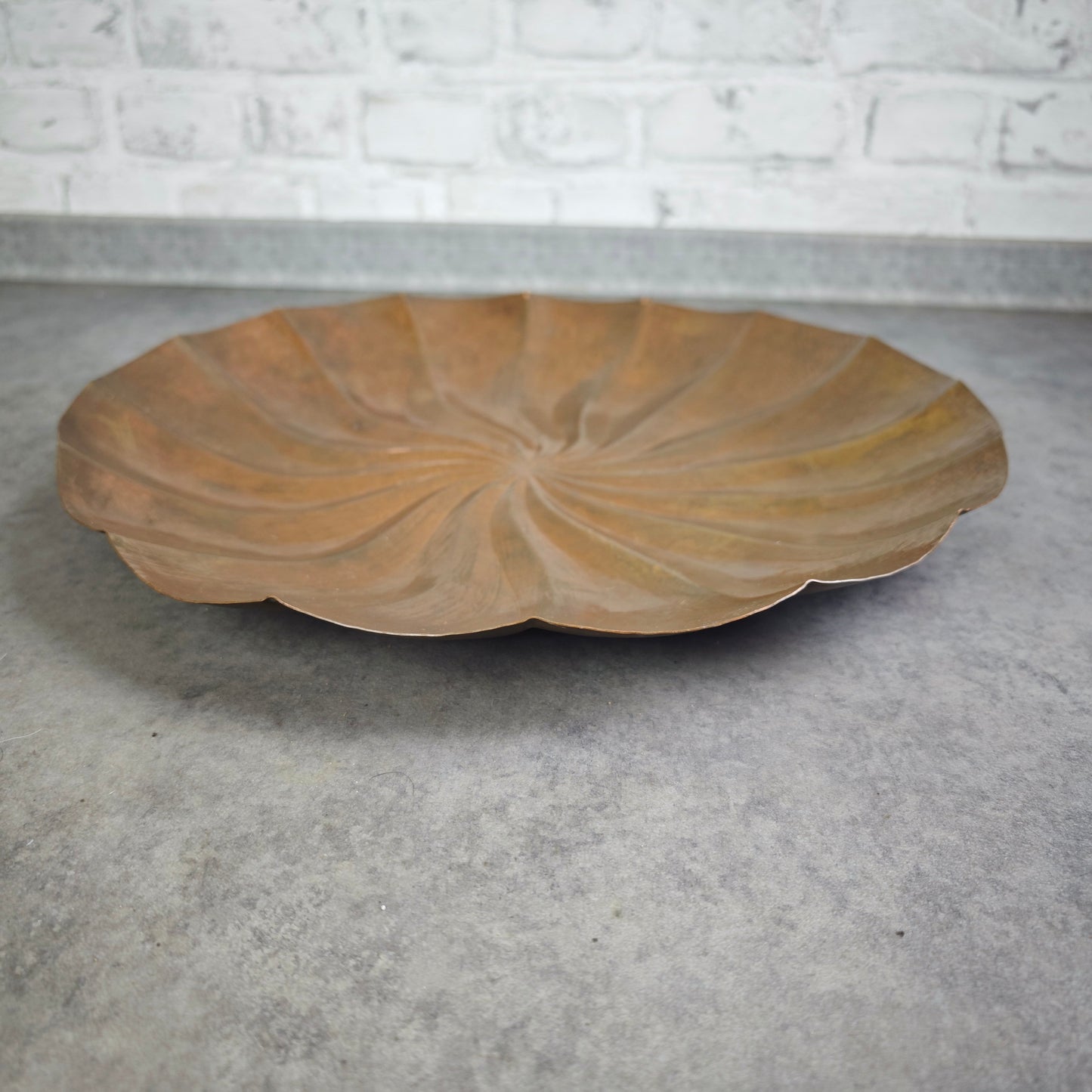 Antiker Kupfer Wandteller Strudel Relief Handarbeit 39 cm Wanddeko Landhaus Vintage