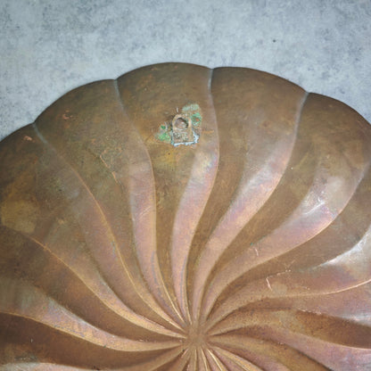 Antiker Kupfer Wandteller Strudel Relief Handarbeit 39 cm Wanddeko Landhaus Vintage